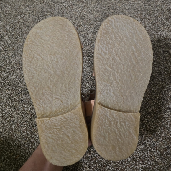 Petit Nord Flower Embroidered Cross-over Scratch Sandals - Uniqua Collection - Picture 3 of 6